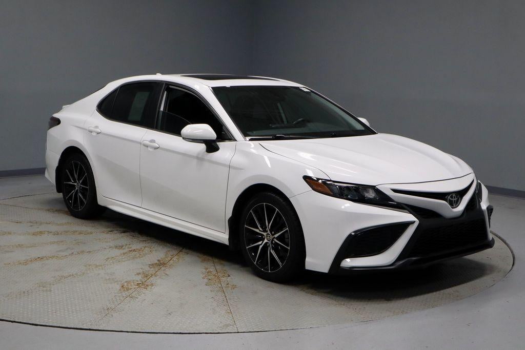 2022 Toyota Camry SE Auto (SE)