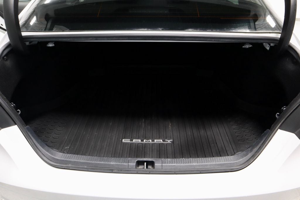 2022 Toyota Camry SE Auto (SE)