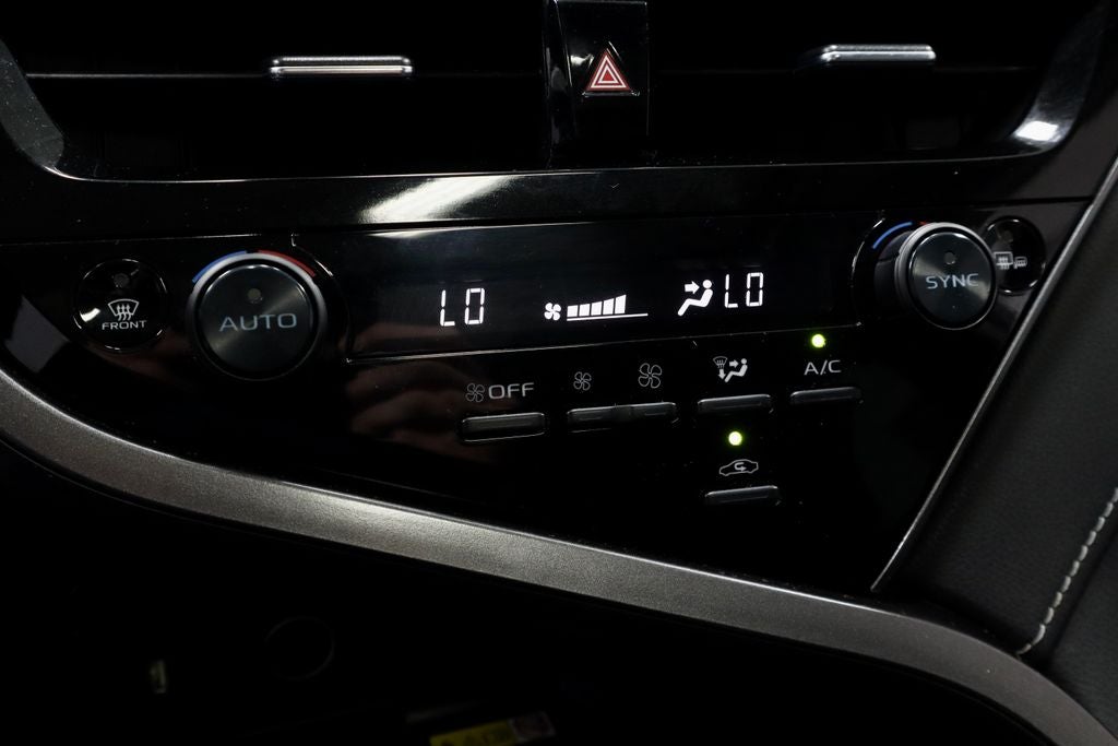 2022 Toyota Camry SE Auto (SE)