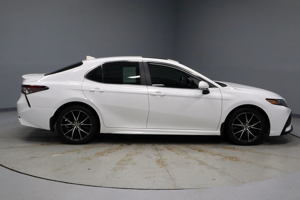 2022 Toyota Camry SE Auto (SE)