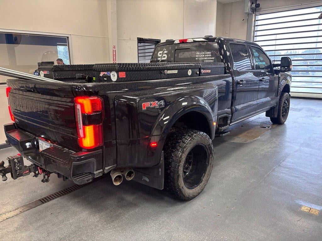 2025 Ford Super Duty F-350 DRW Platinum