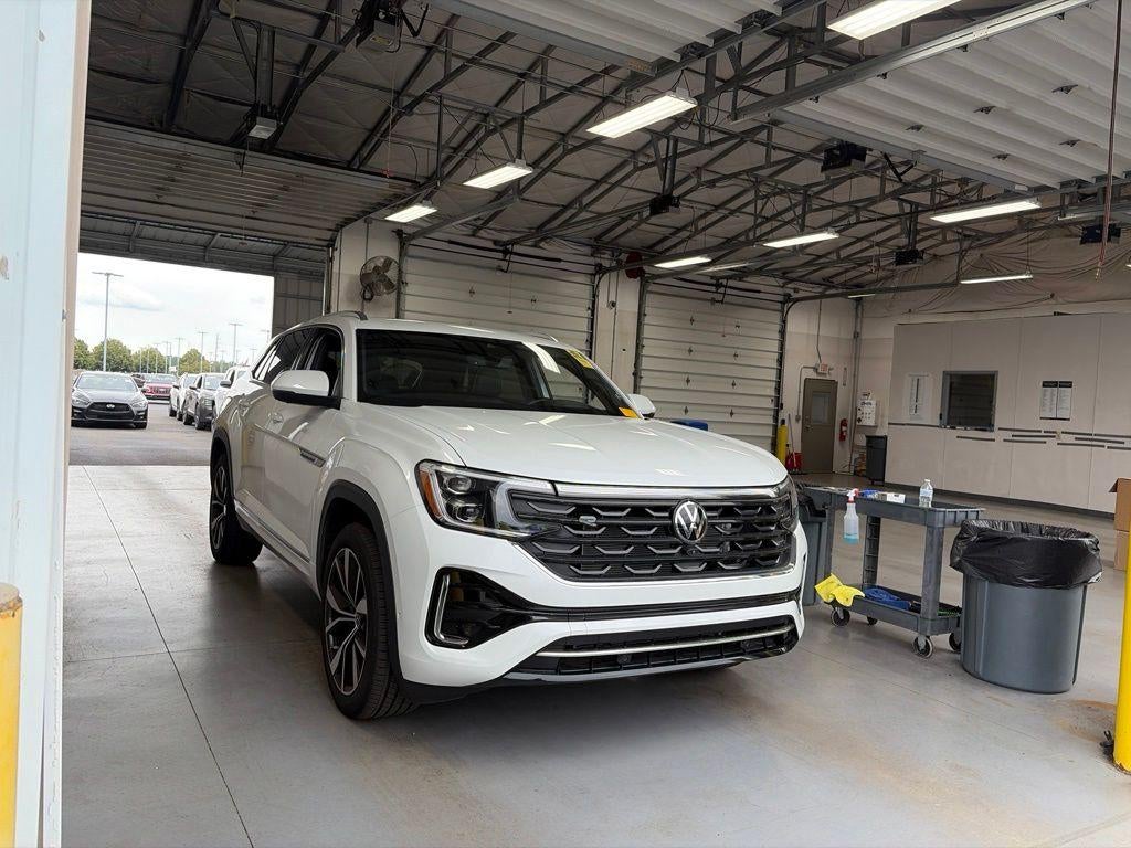 2025 Volkswagen Atlas Cross Sport 2.0T SEL Premium R-Line