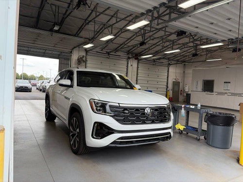 2025 Volkswagen Atlas Cross Sport 2.0T SEL Premium R-Line