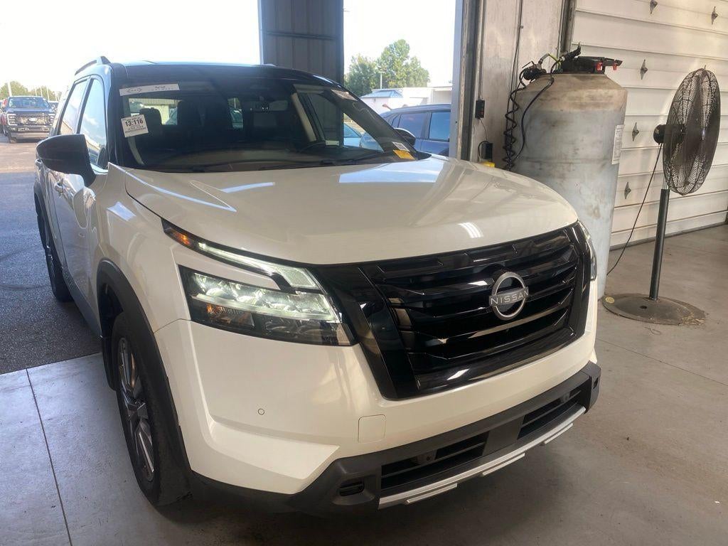 2024 Nissan Pathfinder SL