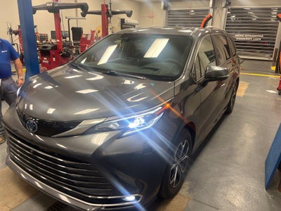 2025 Toyota Sienna Platinum