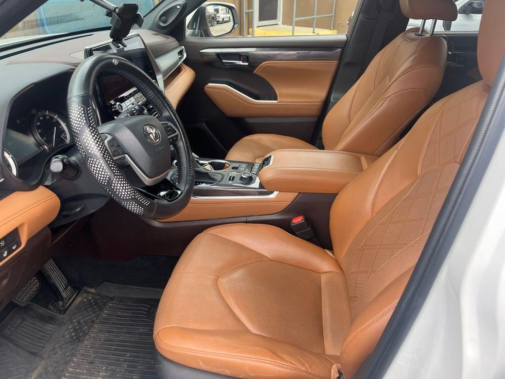 2022 Toyota Highlander Platinum