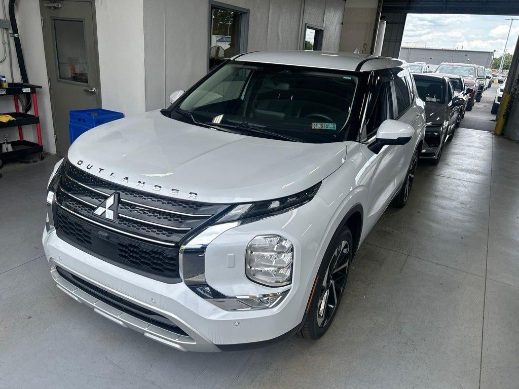 2023 Mitsubishi Outlander SE