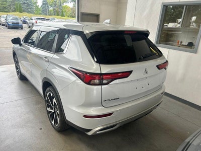 2023 Mitsubishi Outlander SE