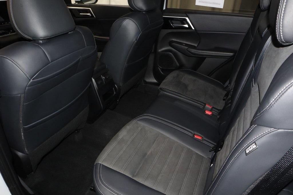 2023 Mitsubishi Outlander SE