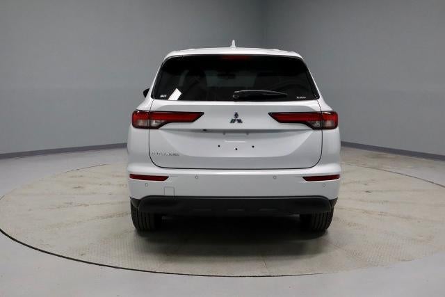 2024 Mitsubishi Outlander ES