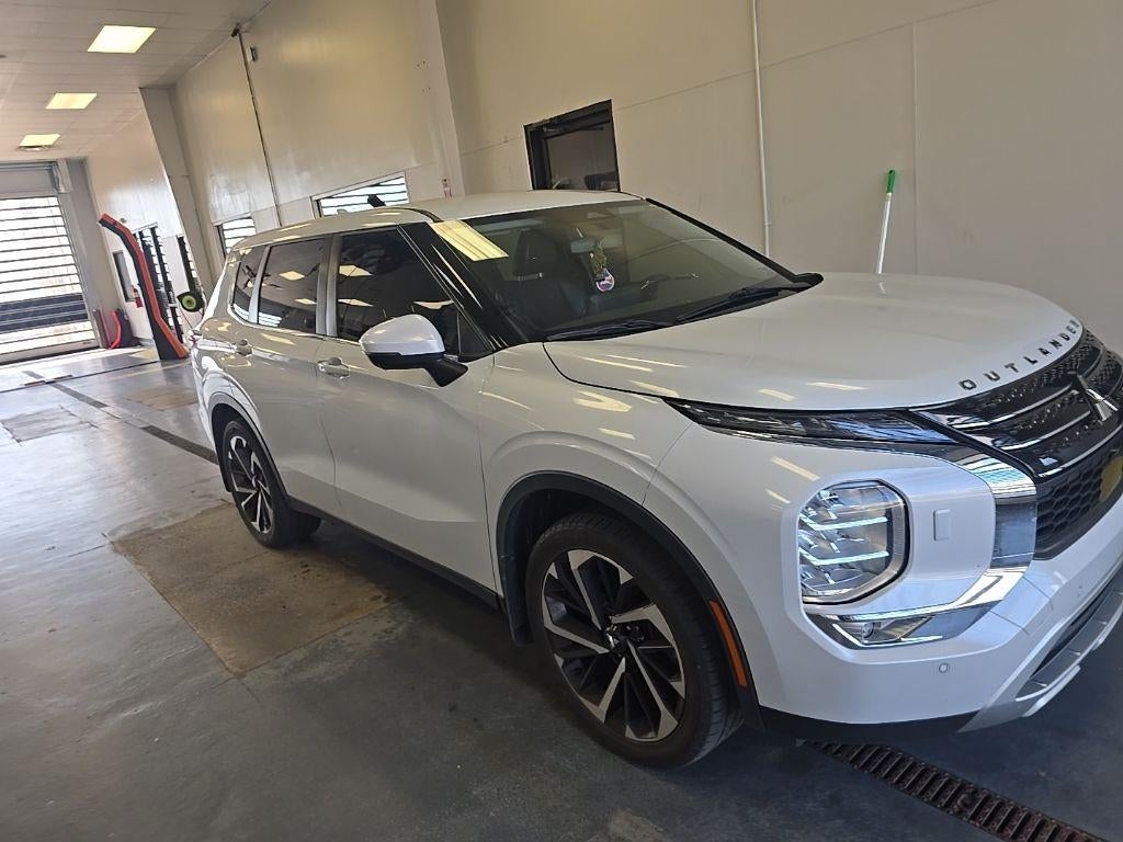 2022 Mitsubishi Outlander SE