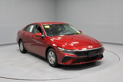 2024 Hyundai ELANTRA SE
