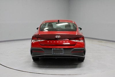 2024 Hyundai ELANTRA SE