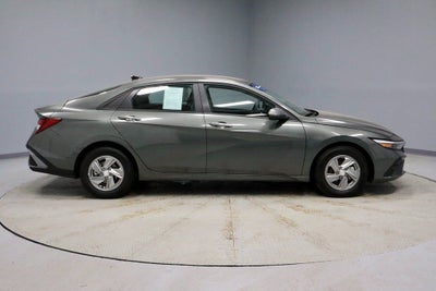 2025 Hyundai ELANTRA SE