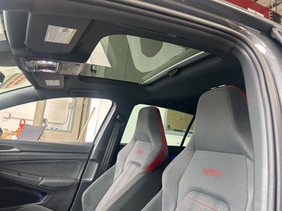 2024 Volkswagen Golf GTI SE