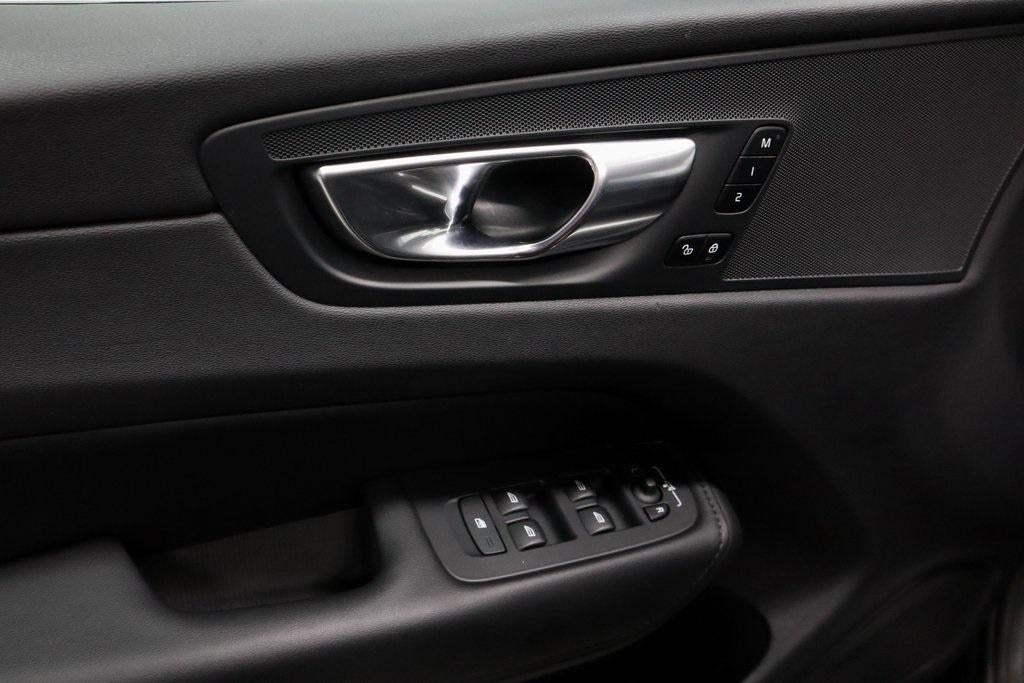 2024 Volvo XC60 Recharge Plug-In Hybrid T8 Plus Dark Theme