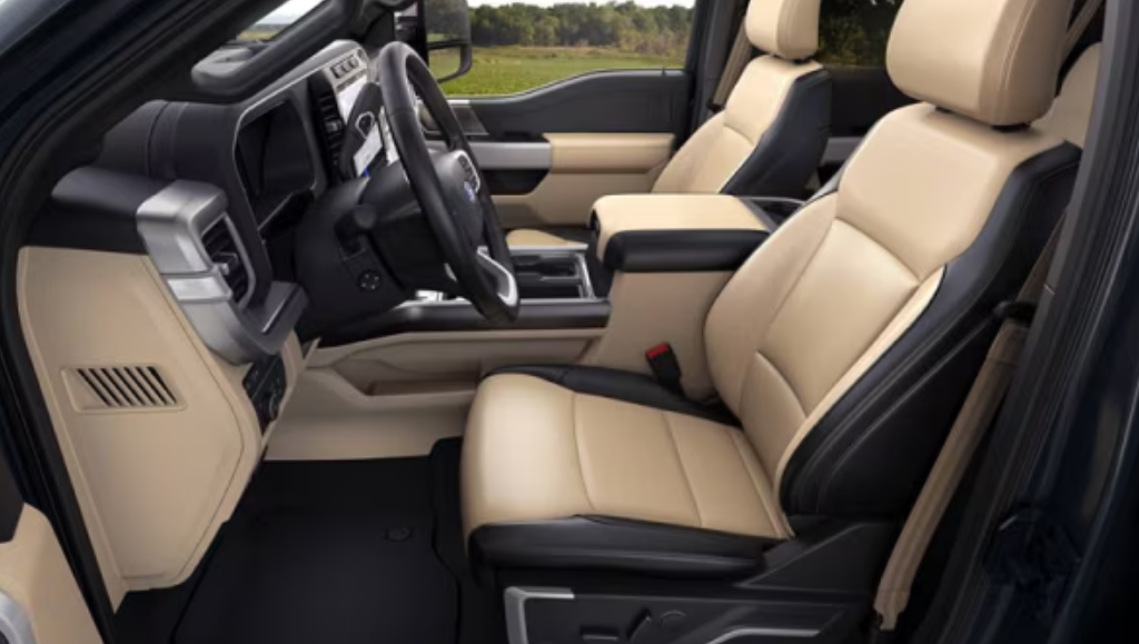 2025 Ford Super Duty F-550 DRW 2kW Pro Power Onboard